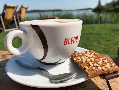 ecommerce marketing met koffie en koek